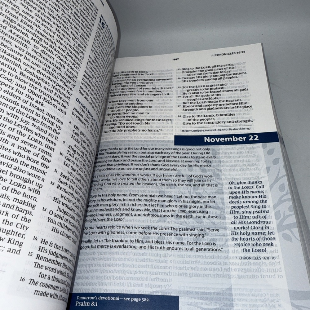 NKJV, Matthew Henry Daily Devotional Bible, Paperback, Red Letter, Comfort Print - Picture 4 of 6